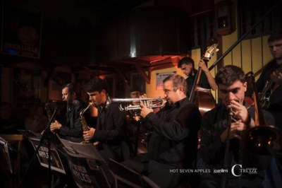 <bound method DexterityContent.Title of <Event at /fs-webs/auditori/ca/actualitat/agenda/hot-seven-apples-jazz-acustic>>.